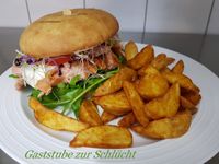 Pulled Salmon Burger in der Gaststube zur Schl&uuml;cht